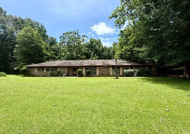 Single family home for sale at 257 Bacle Rd, Coushatta, LA 71019 | MLS# 21314274