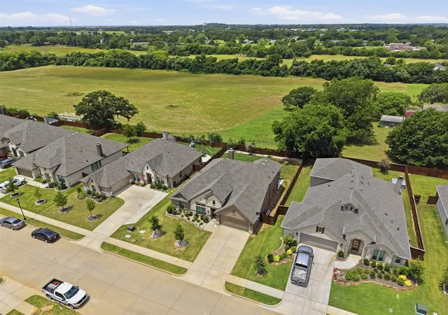 Homes for sale in Joshua, TX | 145 Mockingbird Hill Dr, Joshua, TX 76058 | MLS# 21305332
