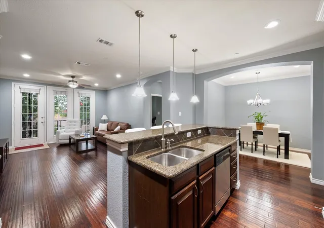 3rd image of 950 Henderson St, Fort Worth, TX 76102