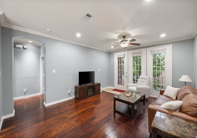 Photo 3 of Condo for sale at 950 Henderson St #1200, Fort Worth, TX 76102 | MLS# 21313959 | Listing updated on 2026-07-24