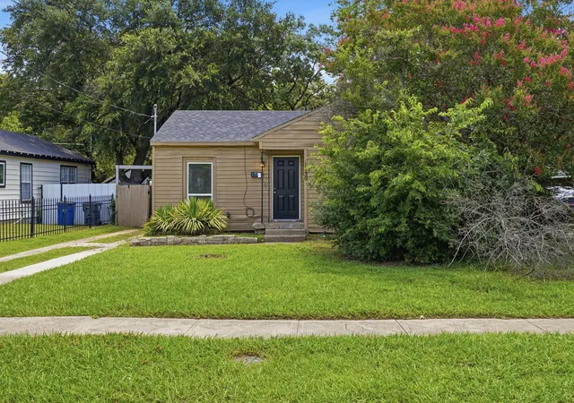 Photo 1 of Sale Pending at 1450 Holcomb Rd, Dallas, TX 75217 | MLS# 21313753 | Listing updated on 2026-08-25