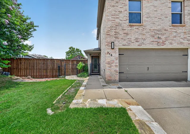 Photo 4 of Single family home for sale at 716 River Hill Ln, Fort Worth, TX 76114 | MLS# 21314433 | Listing updated on 2026-07-26