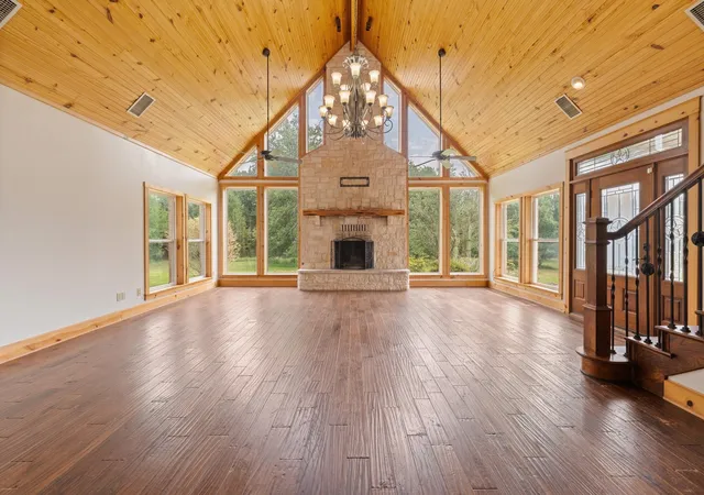 Photo 3 of Single family home for sale at 1127 Mallard Ln, Glen Rose, TX 76043 | MLS# 21314256 | Listing updated on 2026-08-28