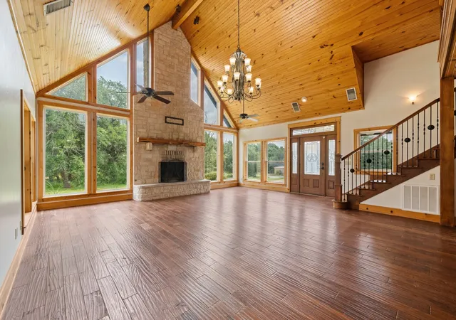 Photo 3 of Single family home for sale at 1127 Mallard Ln, Glen Rose, TX 76043 | MLS# 21314256 | Listing updated on 2026-08-28