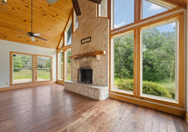 Photo 4 of Single family home for sale at 1127 Mallard Ln, Glen Rose, TX 76043 | MLS# 21314256 | Listing updated on 2026-08-28
