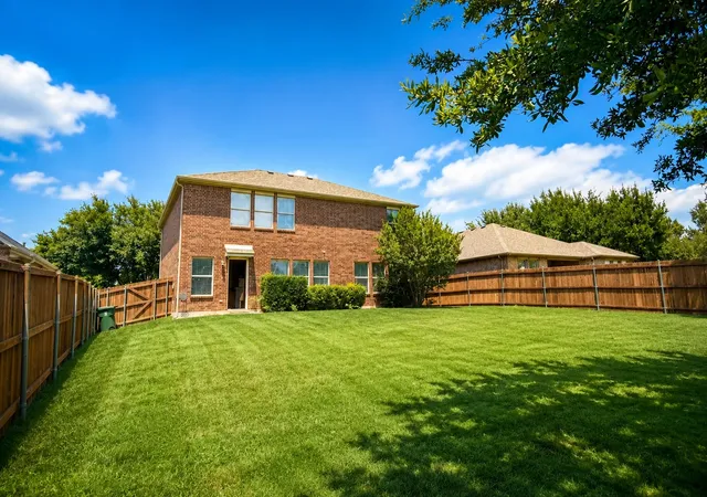 Photo 2 of Sale Pending at 8108 Toltec Ct, Arlington, TX 76002 | MLS# 21314468 | Listing updated on 2026-07-10