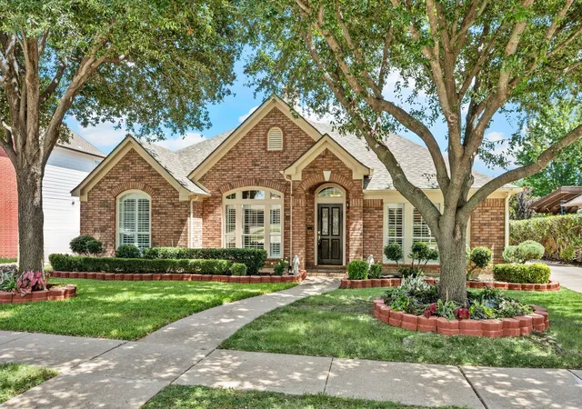 Homes for sale in Keller, TX | 926 Creekbend Dr, Keller, TX 76248 | MLS# 21314280