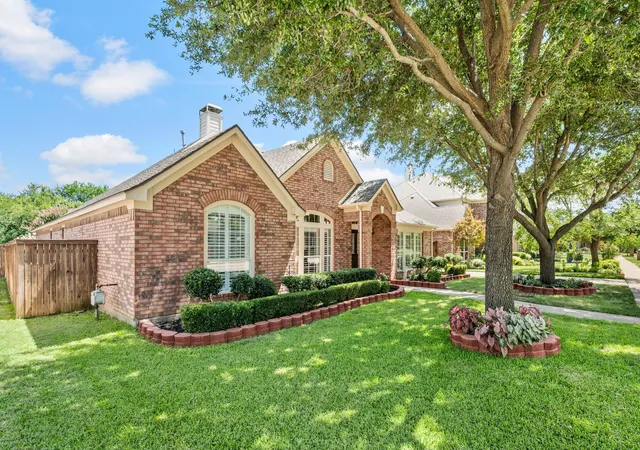 Homes for sale in Keller, TX | 926 Creekbend Dr, Keller, TX 76248 | MLS# 21314280
