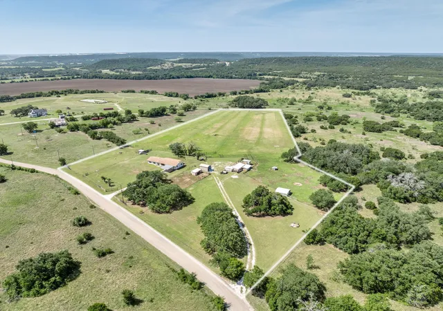 Homes for sale in Clifton, TX | 2517 County Road 4240, Clifton, TX 76634 | MLS# 21310912