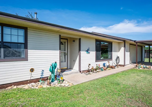 Homes for sale in Clifton, TX | 2517 County Road 4240, Clifton, TX 76634 | MLS# 21310912
