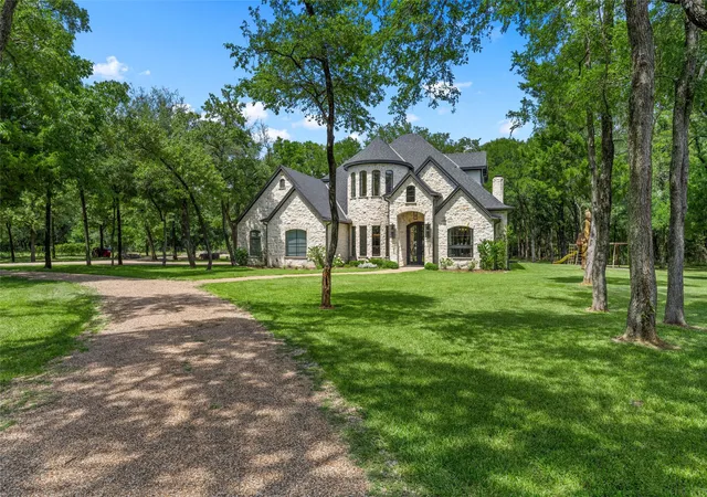 Photo 2 of Single family home for sale at 1074 Rogers Hill Spur, Waco, TX 76705 | MLS# 21314097 | Listing updated on 2026-08-22
