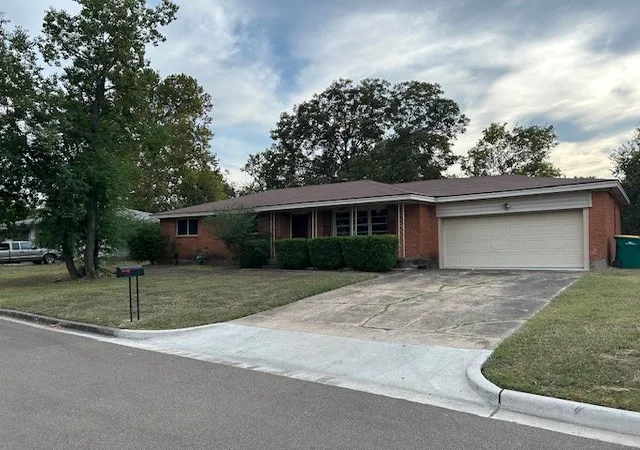 Photo 1 of Single family home for sale at 104 N Emberwood Dr, Robinson, TX 76706 | MLS# 21314484 | Listing updated on 2026-08-20