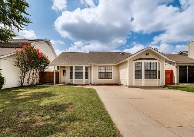 Photo 1 of Sale Pending at 1616 Wickford Dr, Arlington, TX 76018 | MLS# 21312919 | Listing updated on 2026-08-27