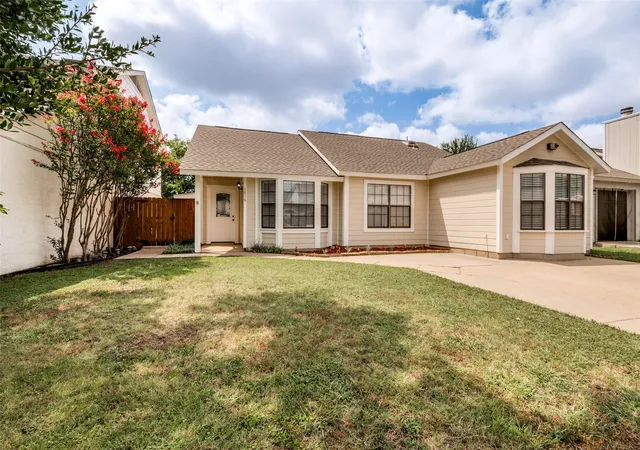 Photo 3 of Sale Pending at 1616 Wickford Dr, Arlington, TX 76018 | MLS# 21312919 | Listing updated on 2026-08-27