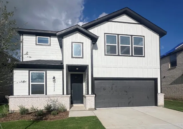 Photo 2 of Sale Pending at 15052 Hierba Mora Dr, Fort Worth, TX 76052 | MLS# 21290130 | Listing updated on 2026-08-21