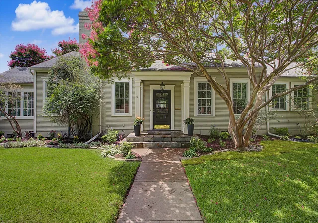 Photo 1 of Single family home for sale at 4705 El Campo Ave, Fort Worth, TX 76107 | MLS# 21313382 | Listing updated on 2026-08-12