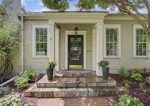 Photo 2 of Single family home for sale at 4705 El Campo Ave, Fort Worth, TX 76107 | MLS# 21313382 | Listing updated on 2026-08-12