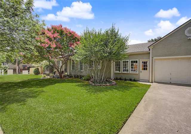 Photo 4 of Single family home for sale at 4705 El Campo Ave, Fort Worth, TX 76107 | MLS# 21313382 | Listing updated on 2026-08-12