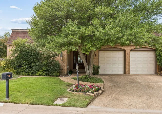 Homes for sale in Richardson, TX | 1 Crown Pl, Richardson, TX 75080 | MLS# 21311931