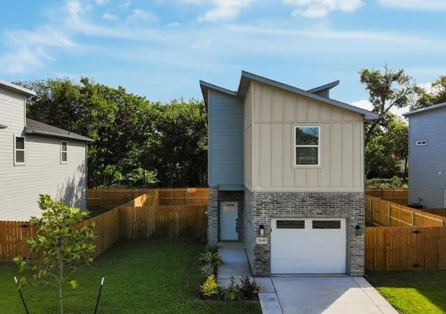 Photo 3 of Single family home for sale at 2662 Sutton St, Dallas, TX 75210 | MLS# 21314519 | Listing updated on 2026-08-29