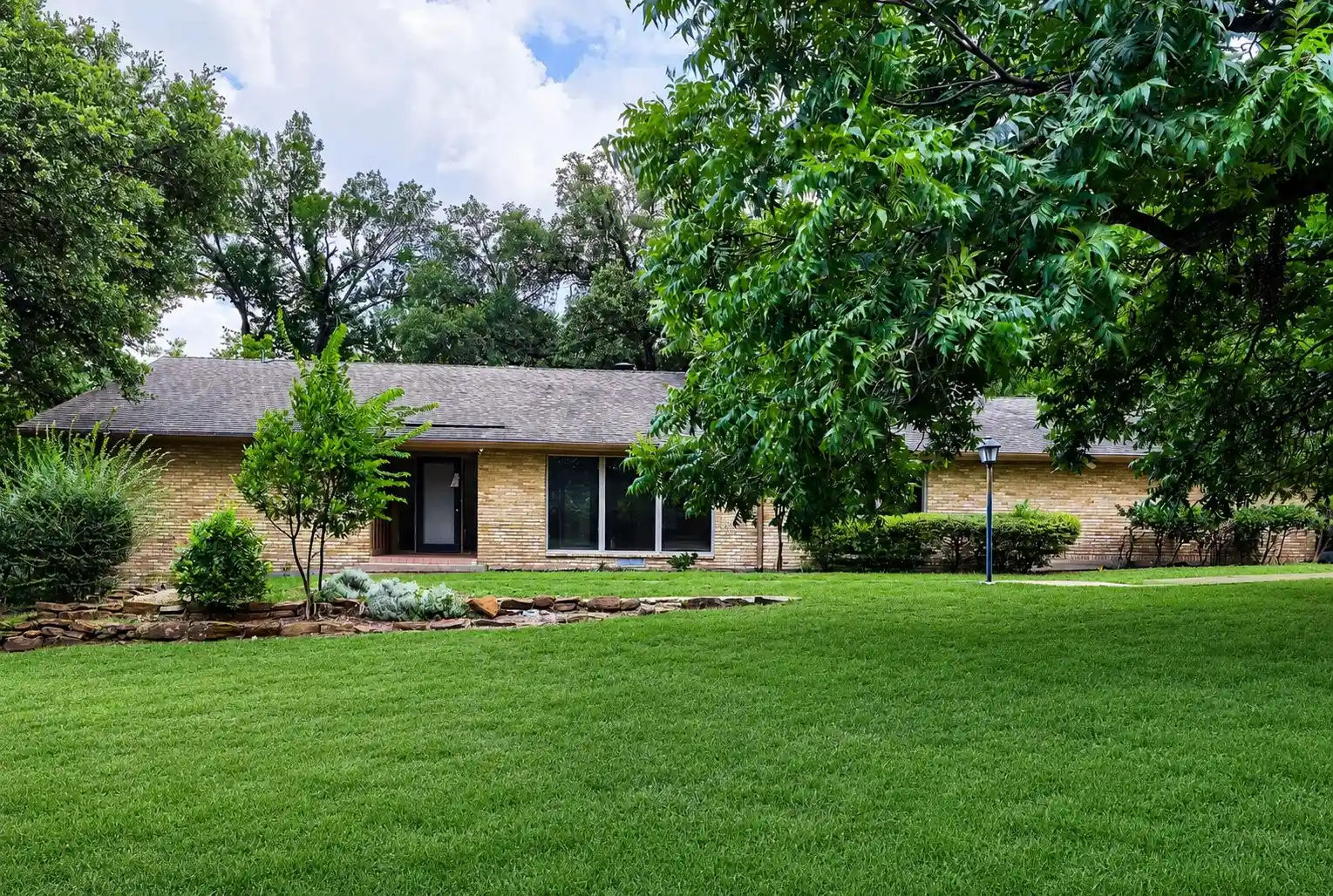 Photo 1 of Single family home for sale at 6606 Stonebrook Cir, Dallas, TX 75240 | MLS# 21168520 | Listing updated on 2026-10-08