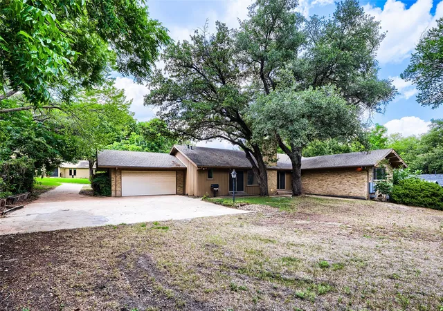Photo 2 of Single family home for sale at 6606 Stonebrook Cir, Dallas, TX 75240 | MLS# 21168520 | Listing updated on 2026-10-02