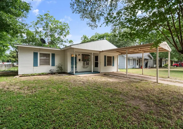 Homes for sale in Corsicana, TX | 2909 W Collin St, Corsicana, TX 75110 | MLS# 21314387