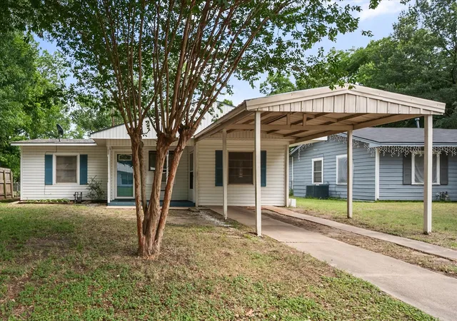 Homes for sale in Corsicana, TX | 2909 W Collin St, Corsicana, TX 75110 | MLS# 21314387