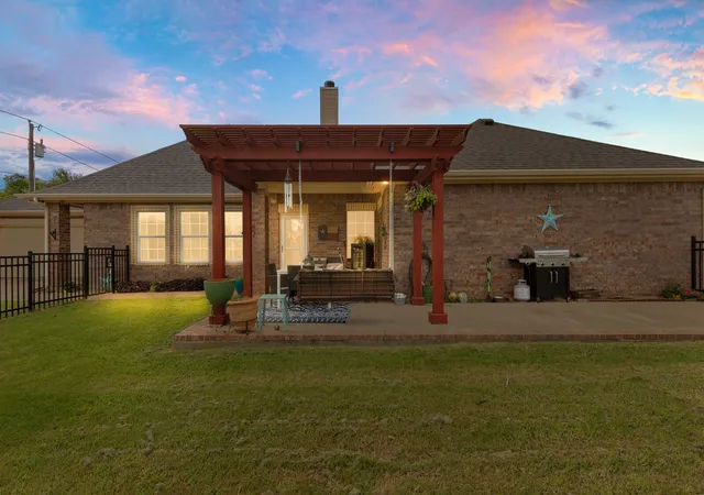 Homes for sale in Whitney, TX | 17012 Trailwood Dr, Whitney, TX 76692 | MLS# 21306590