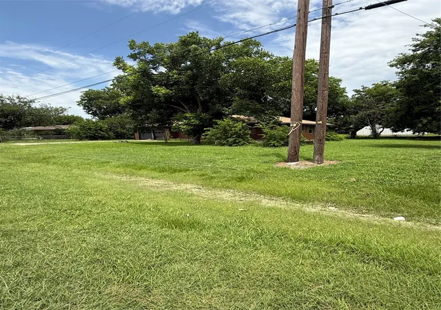 Photo 3 of Single family home for sale at 116 N N Anthony St, Anna, TX 75409 | MLS# 21314547 | Listing updated on 2026-08-22
