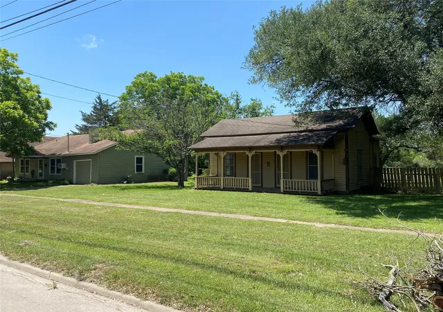 Homes for sale in Mexia, TX | 516 S Mckinney St, Mexia, TX 76667 | MLS# 21314594