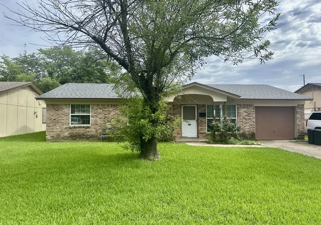 Photo 3 of Sale Pending at 1110 Barclay Dr, Mesquite, TX 75149 | MLS# 21311837 | Listing updated on 2026-08-26