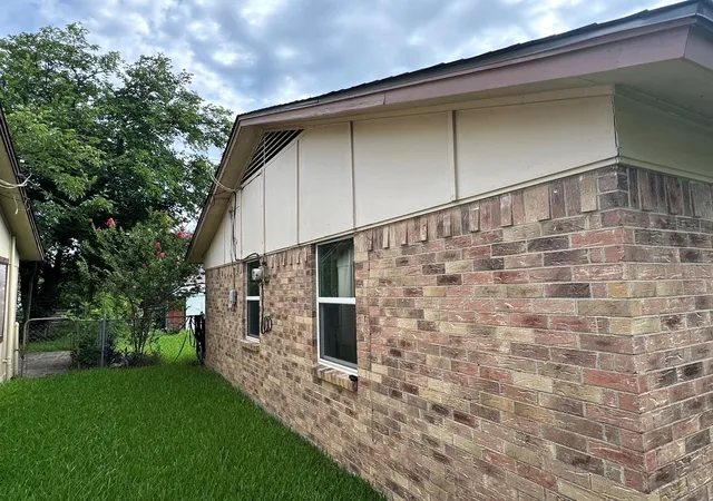 Photo 4 of Sale Pending at 1110 Barclay Dr, Mesquite, TX 75149 | MLS# 21311837 | Listing updated on 2026-08-26