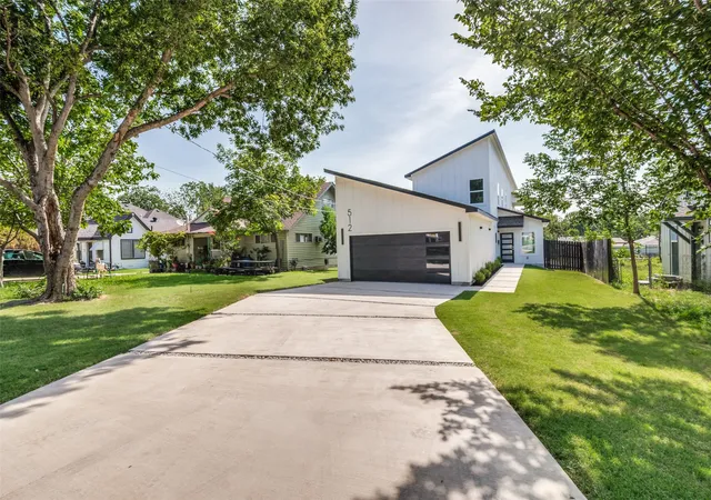 1st image of 512 Phinney Ave, Cockrell Hill, TX 75211 | MLS# 21314627
