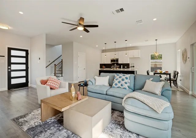 5th image of 512 Phinney Ave, Cockrell Hill, TX 75211 | MLS# 21314627