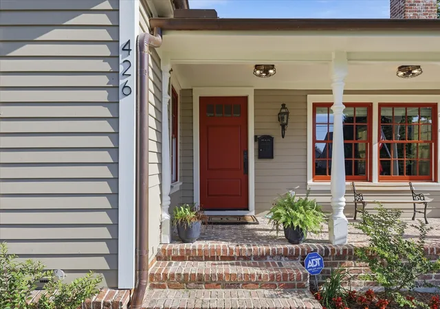 Photo 2 of Single family home for sale at 426 E Texas St, Grapevine, TX 76051 | MLS# 21314096 | Listing updated on 2026-10-03