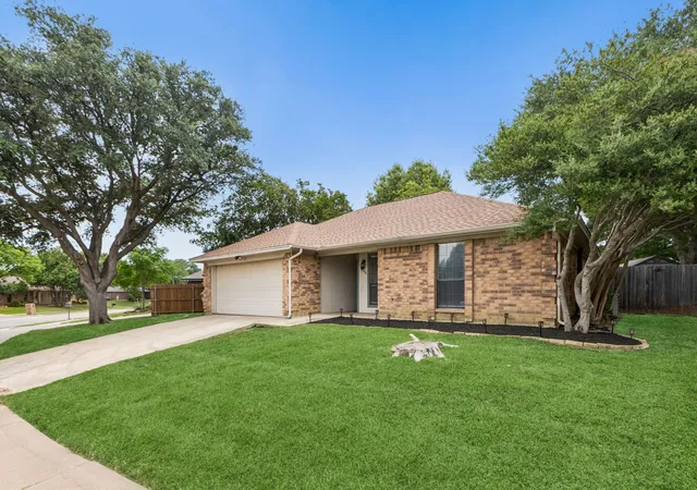 Photo 2 of Sale Pending at 6308 Hunters Glen Dr, Watauga, TX 76148 | MLS# 21314634 | Listing updated on 2026-09-28