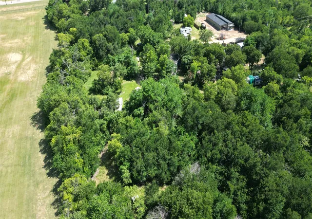 Photo 4 of Single family home for sale at 833 Carmela Ct, Cleburne, TX 76031 | MLS# 21311991 | Listing updated on 2026-09-27