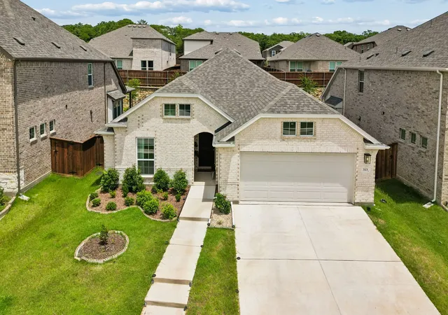 Photo 2 of Single family home for sale at 313 Corral Acres Wy, Fort Worth, TX 76120 | MLS# 21314651 | Listing updated on 2026-08-18
