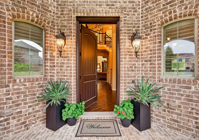 Photo 3 of Single family home for sale at 604 Amherst Dr, Rockwall, TX 75087 | MLS# 21314662 | Listing updated on 2026-08-23