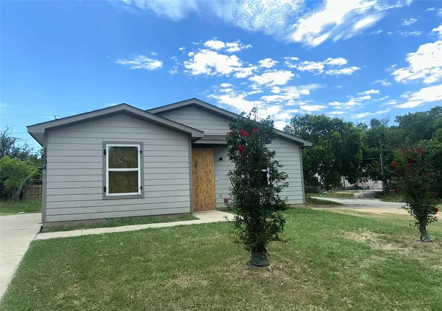 2nd image of 1504 Avenue D, Fort Worth, TX 76104 | MLS# 21314699