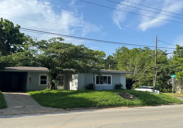 Homes for sale in Denison, TX | 901 W Coffin St, Denison, TX 75020 | MLS# 21314712