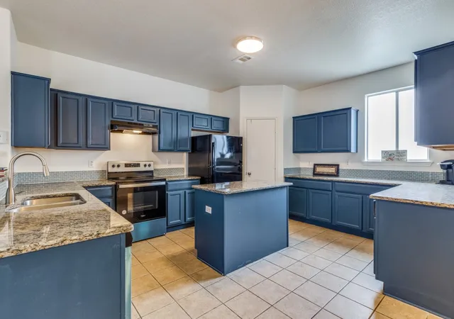 Photo 4 of Single family home for sale at 6701 Kinross Dr, Arlington, TX 76002 | MLS# 21294459 | Listing updated on 2026-07-04