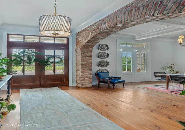 Photo 2 of Sale Pending at 211 Hollybrook Dr, Shreveport, LA 71106 | MLS# 21314170 | Listing updated on 2026-08-24