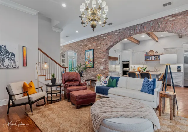 Photo 3 of Sale Pending at 211 Hollybrook Dr, Shreveport, LA 71106 | MLS# 21314170 | Listing updated on 2026-08-24