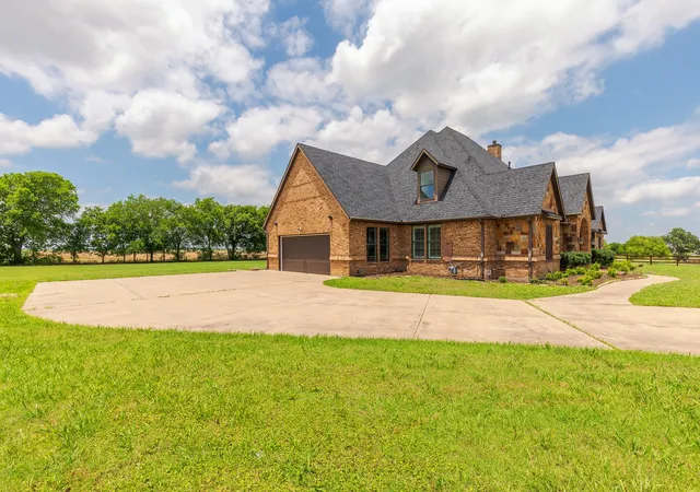 Photo 4 of Single family home for sale at 3400 N Preston Lakes Dr, Celina, TX 75009 | MLS# 21308931 | Listing updated on 2026-08-10