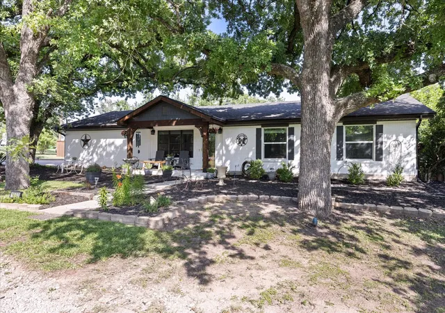 1st image of 1003 Newell, Hudson Oaks, TX 76087 | MLS# 21313612