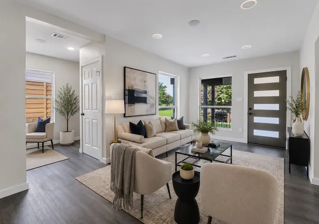 Photo 1 of Sale Pending at 1310 Elmwood Blvd, Dallas, TX 75224 | MLS# 21314766 | Listing updated on 2026-07-13