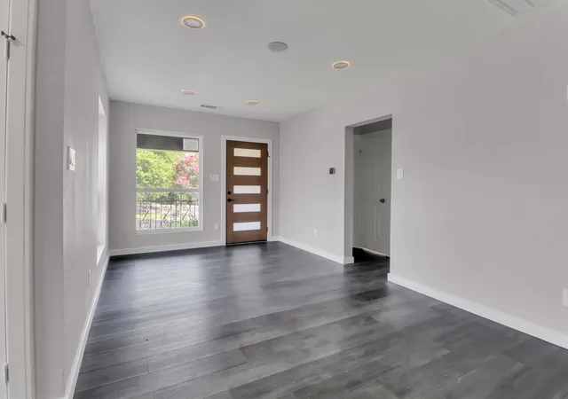 Photo 4 of Sale Pending at 1310 Elmwood Blvd, Dallas, TX 75224 | MLS# 21314766 | Listing updated on 2026-07-13