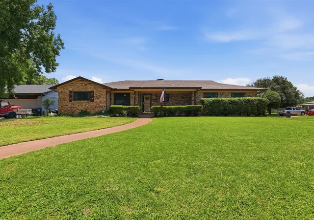 Photo 1 of Single family home for sale at 1117 Sheridan Ln, Cleburne, TX 76033 | MLS# 21313997 | Listing updated on 2026-08-31
